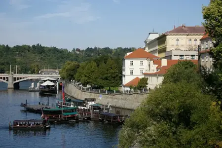 Možnosti cestování a památky na dálnicích České republiky